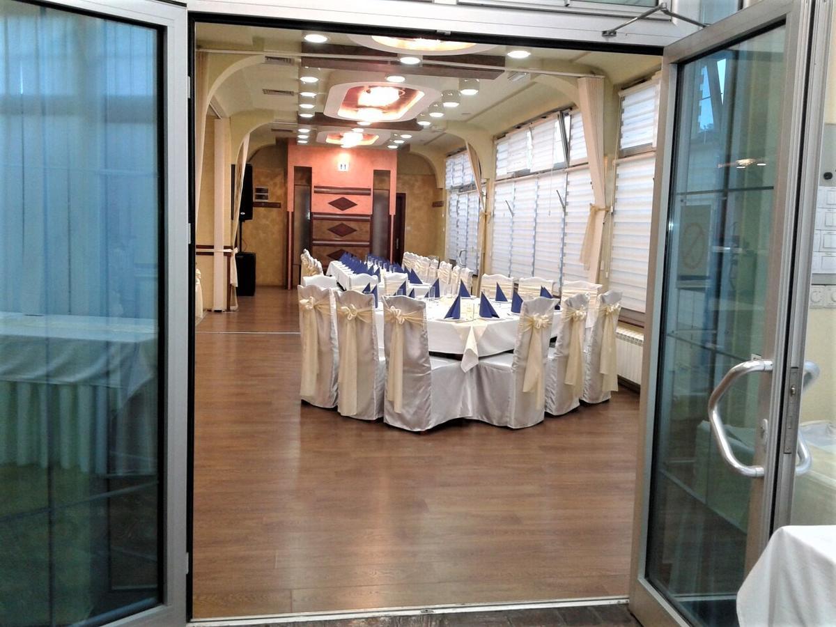 Hotel Tehnograd クラリエボ エクステリア 写真