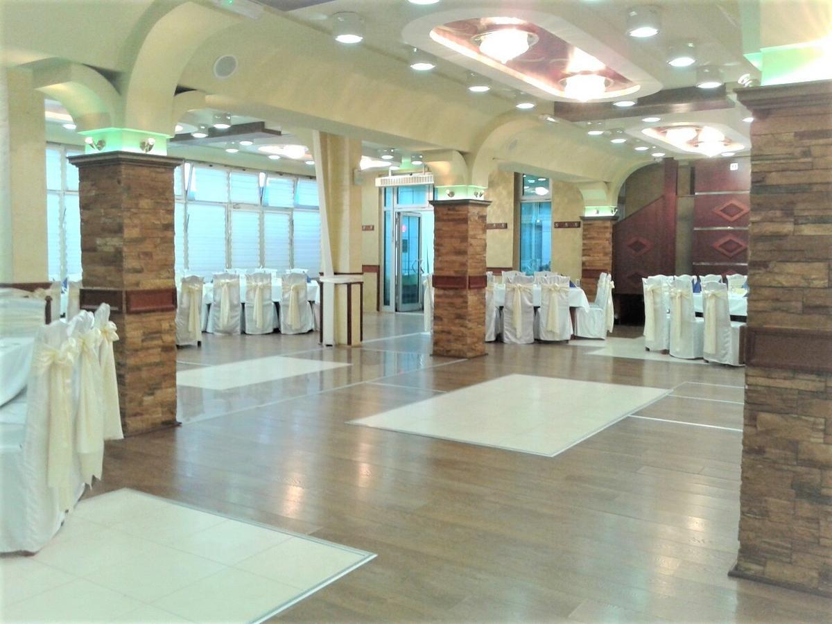 Hotel Tehnograd クラリエボ エクステリア 写真