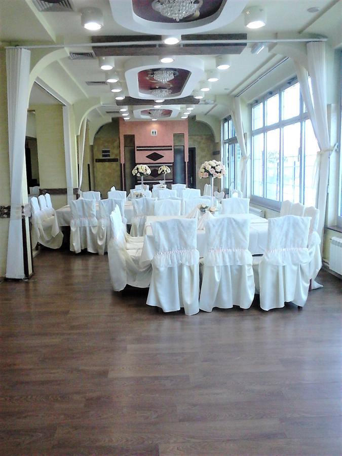 Hotel Tehnograd クラリエボ エクステリア 写真
